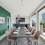 Penthouse 232qm, 12 Personen, Whirlpool, Terrasse, Parkplatz 25min Bis Duesseldorf Messe *