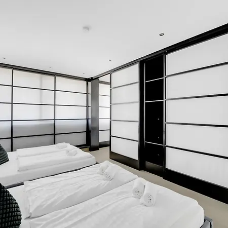 Penthouse 232qm, 12 Personen, Whirlpool, Terrasse, Parkplatz 25min Bis Duesseldorf Messe דירה Mönchengladbach