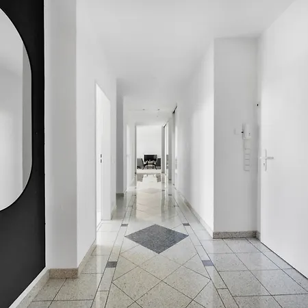 Penthouse 232qm, 12 Personen, Whirlpool, Terrasse, Parkplatz 25min Bis Duesseldorf Messe *