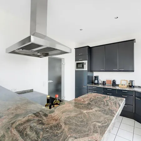 Penthouse 232qm, 12 Personen, Whirlpool, Terrasse, Parkplatz 25min Bis Duesseldorf Messe דירה