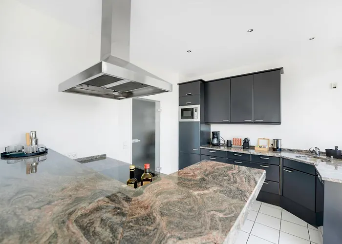 Penthouse 232qm, 12 Personen, Whirlpool, Terrasse, Parkplatz 25min Bis Duesseldorf Messe Lägenhet